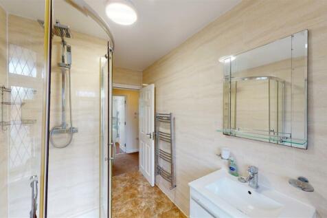 Bathroom 3 .jpg
