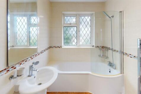 Bathroom 2.jpg