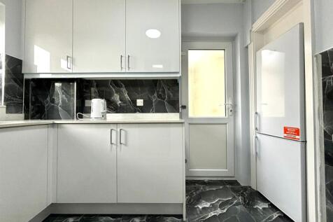 Kitchen shot 2.jpeg