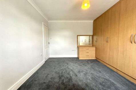 Bedroom 1, shot 2.jpeg