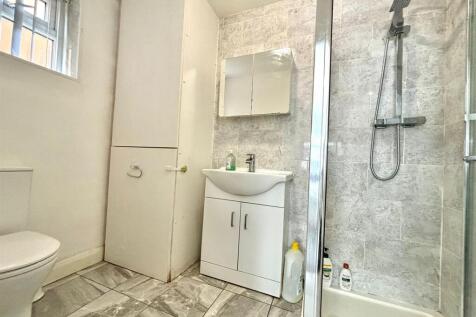 En Suite Bathroom.jpeg