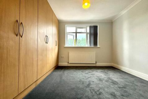 Bedroom 1.jpeg