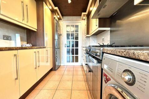 Kitchen 2.jpeg