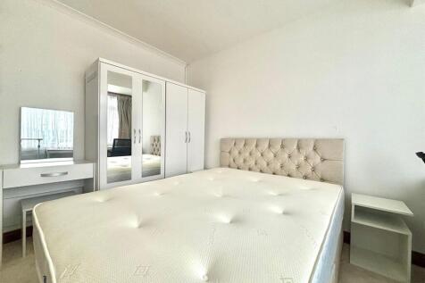 Bedroom 1, 2.jpeg