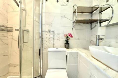 En Suite Bathroom.jpeg