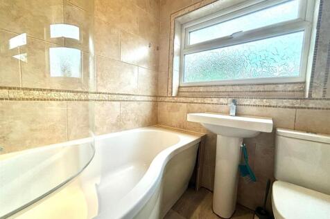 Family Bathroom.jpeg