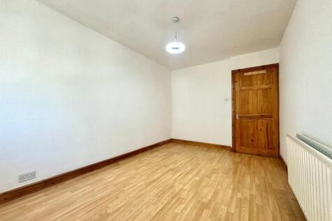 Bedroom 1,1.jpeg