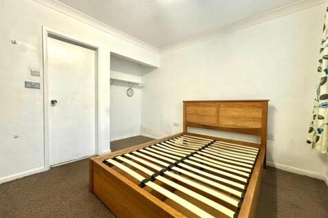 Bedroom 1 shot 2.jpeg