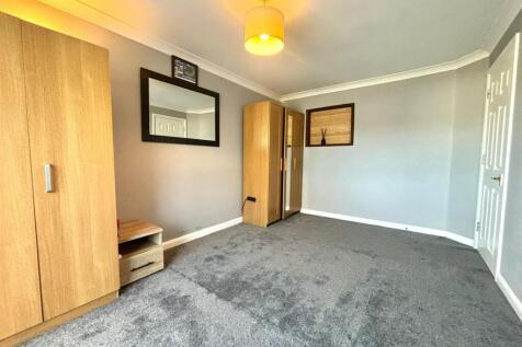 Bedroom 1.jpeg