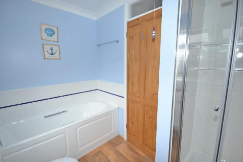 229 Kingsland Bathro