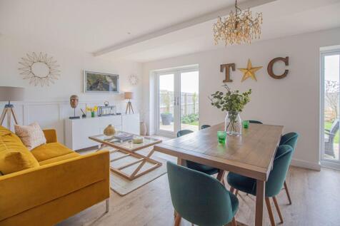 Kitchen/ Living Room