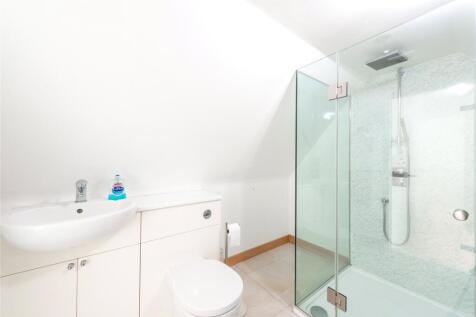 F/F Shower Room
