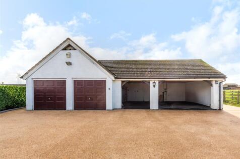 Garage/Carport