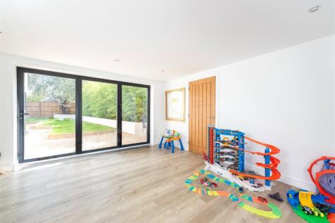 Playroom/Bedroom 5