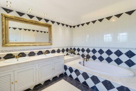 Master Bathroom_a (Large).jpg