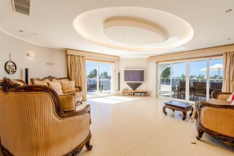 LIVING ROOM 1 (Large).jpg