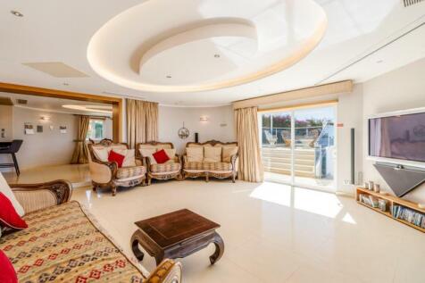 LIVING ROOM 2 (Large).jpg