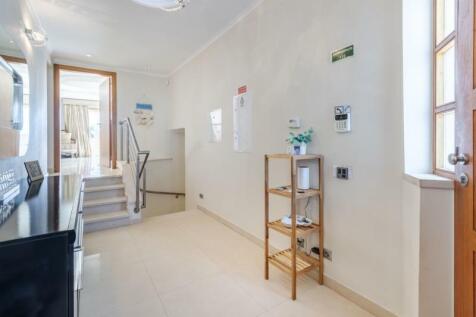 ENTRACE 1 (Large).jpg