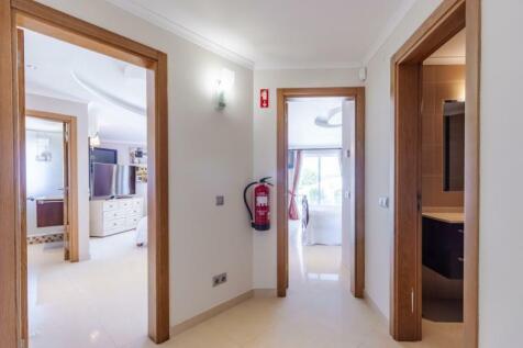 HALLLWAY BEDROOMS 1 (Large).jpg