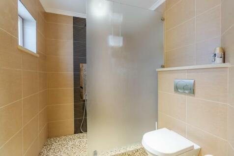 BATHROOM 2B (Large).jpg