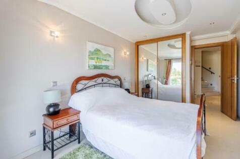 BEDROOM 1B (Large).jpg