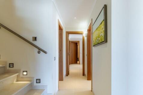 HALLWAY BEDROOMS 2 (Large).jpg
