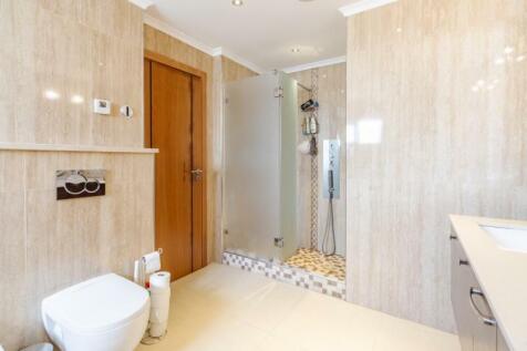 BEDROOM 4 BATHROOM 2 (Large).jpg
