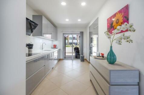 kitchen 1 (Large).jpg