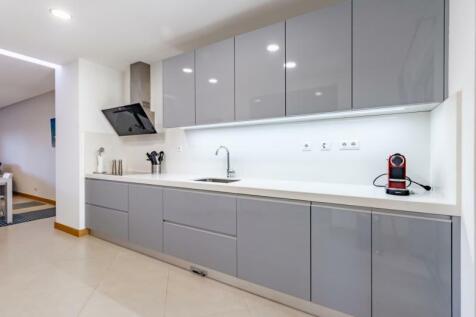 kitchen 3 (Large).jpg