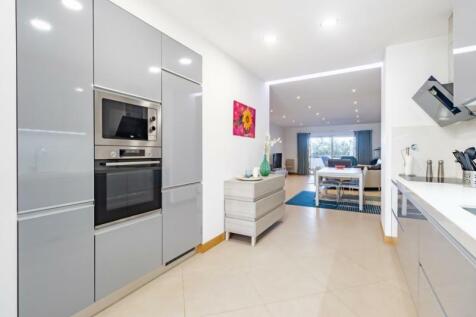 kitchen 2 (Large).jpg