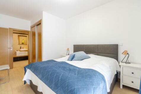 bedroom 2b (Large).jpg