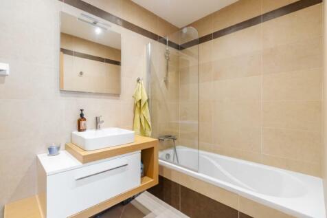 bedroom 3 bathroom 1 (Large).jpg