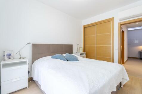 bedroom 1b (Large).jpg