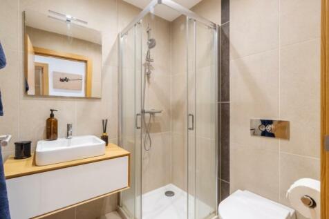 bathroom (Large).jpg