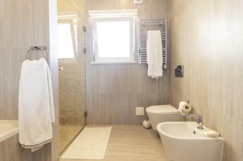 Master Bathroom_a (Large).jpg