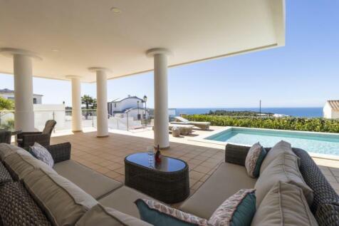 Patio Lounge area (Large).jpg