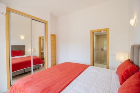 Master Bedroom (Large).jpg