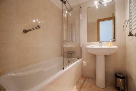 Bathroom (Large).jpg