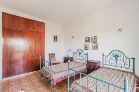 13 BEDROOM.jpg