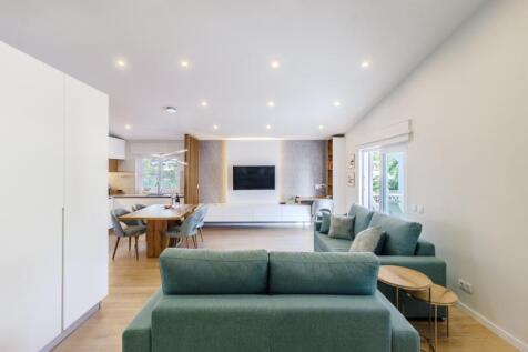 4 LIVING ROOM.jpg
