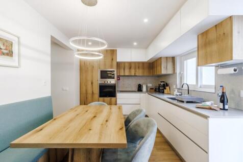 15 KITCHEN.jpg