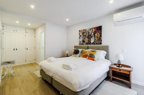 19 BEDROOM.jpg