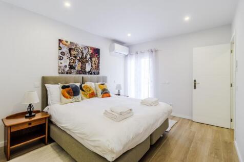 20 BEDROOM.jpg