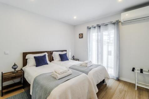 22 BEDROOM.jpg