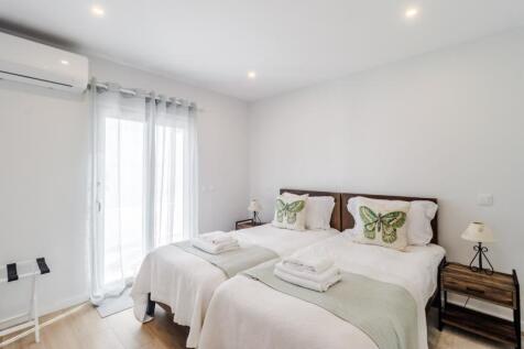 26 BEDROOM.jpg