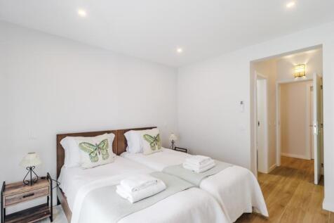 28 BEDROOM.jpg