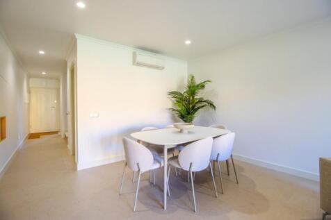 Dining area (Large).jpg