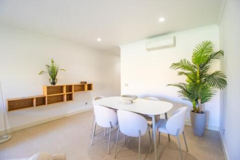 Dining area_a (Large).jpg