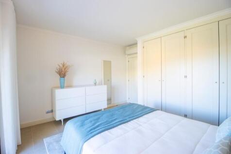 Master Bedroom (Large).jpg