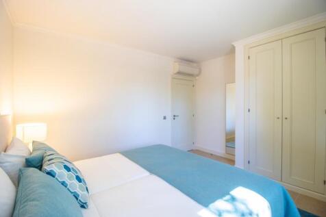 Second Bedroom (Large).jpg